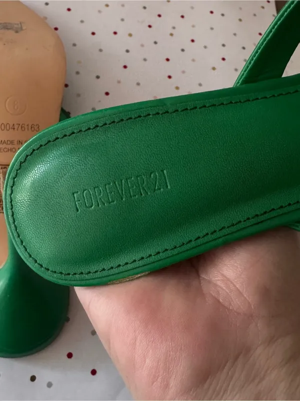 Elegant Green High-Heel Thong Sandals for Women - Image 5