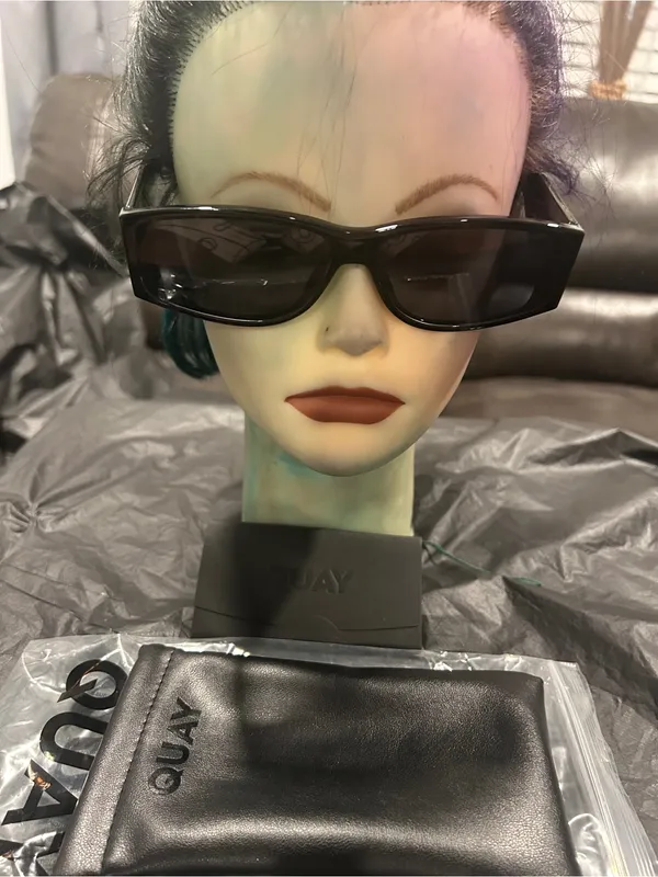 Quay Australia Black Slim Rectangle Sunglasses - Image 2