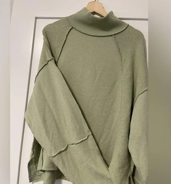 American Eagle NWT  Pull-over - Image 3