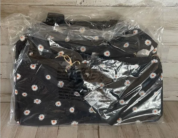 Alice +Olivia travel bag black & floral duffle new - Image 3