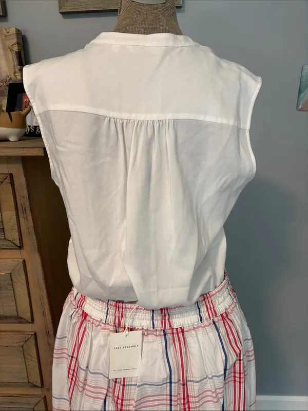 Uniqlo White Sleeveless Button-Up Blouse - Image 3