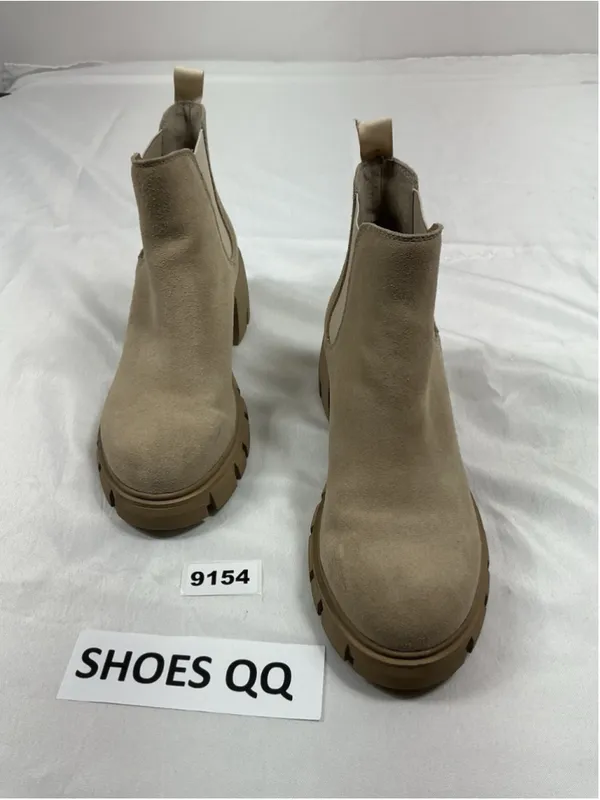 Womans Excellent Steve Madden Howler Pullon Ankle Boots Size 7.5 Beige - Image 2