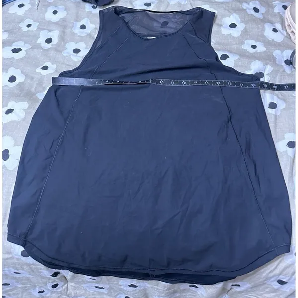 Lululemon Women's Black Athletic Tank Top - Image 2