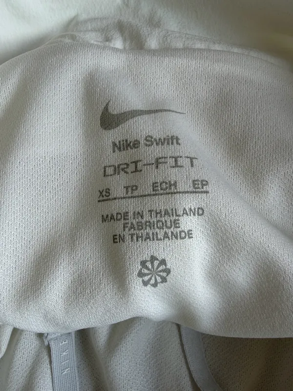 Nike Swift Dri-FIT Shorts Mujer XS Nuevos - Image 7
