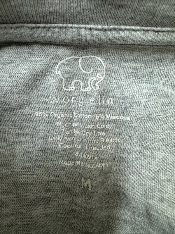 Vineyard Vines Grey Long Sleeve Book Graphic Pocket Tee Size Medium - Image 7
