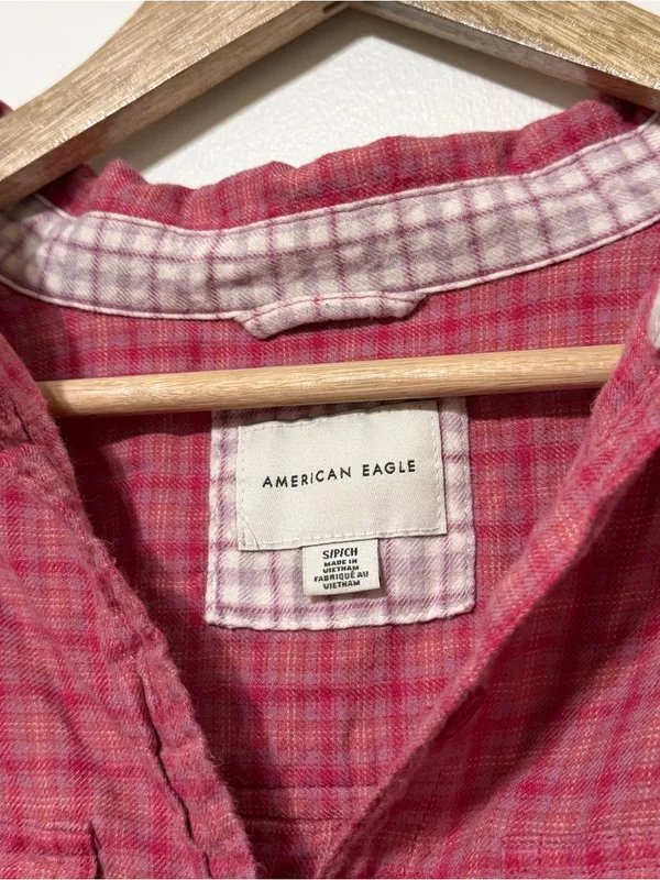 American Eagle Cropped Flannel Shirt Size Small Oversized Pink Button up - Image 3
