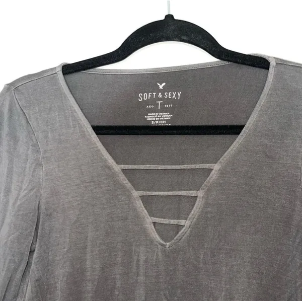 American Eagle Soft & Sexy Bell Sleeve Tee Gray Strappy V-neck - Image 2