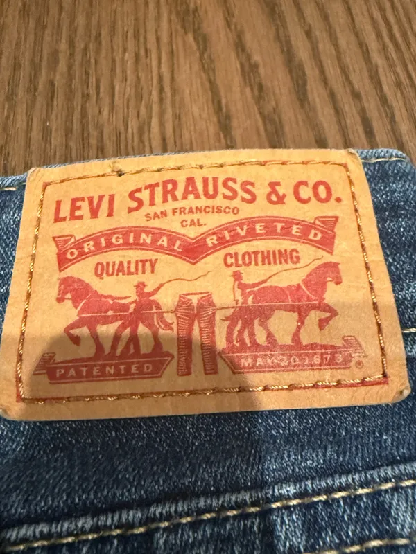 Levi’s Dark Wash Jeans - Image 5