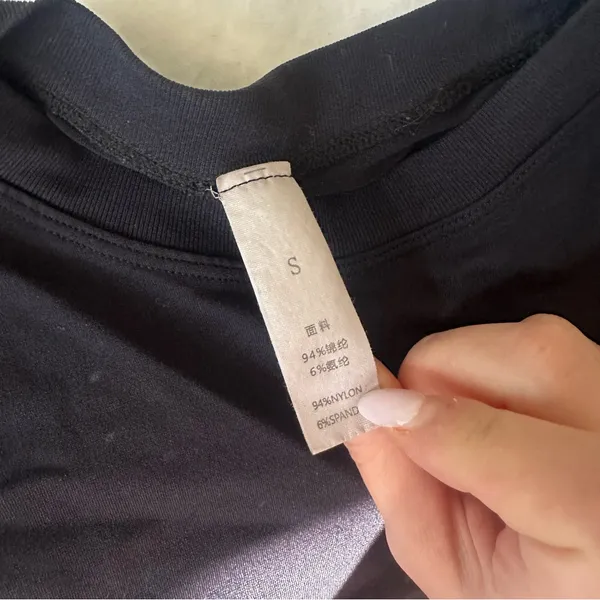 Women's black workout long sleeve with thumb holes - Image 3