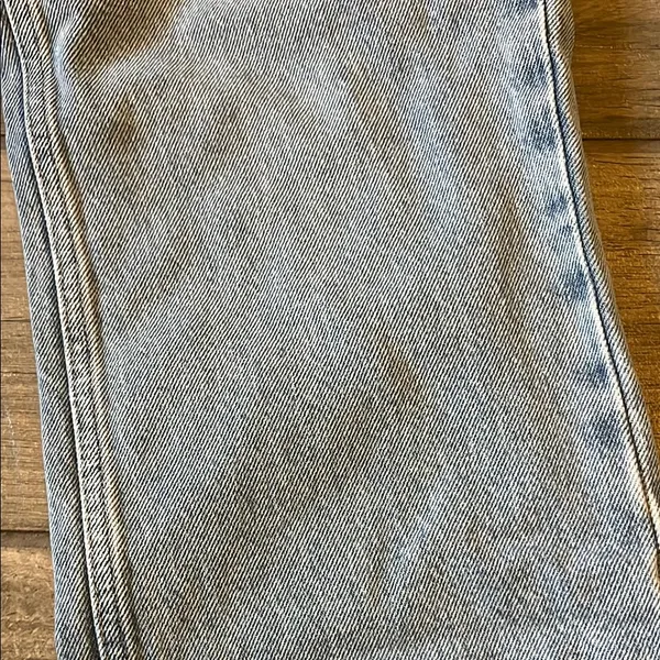 Zara Blue Straight Leg Denim with Vintage Appeal - Image 4