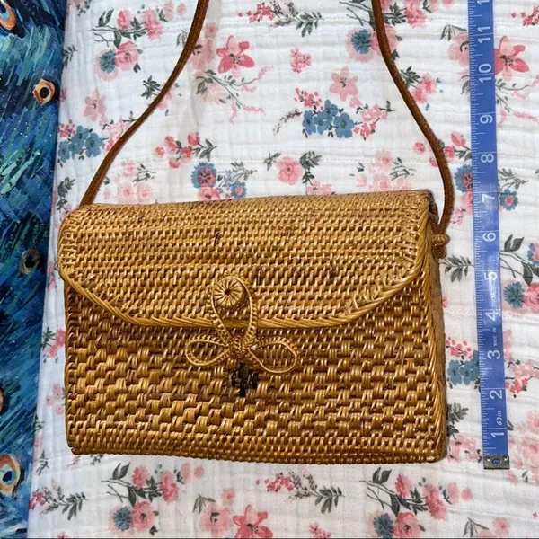 Vintage Tan Woven Shoulder Bag with Leather Strap - Image 9