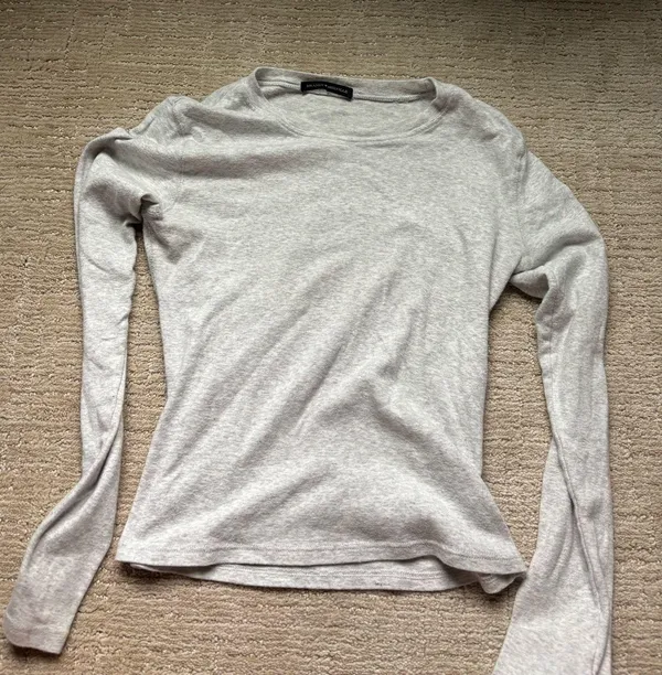Brandy Melville Long Sleeve Top - Image 3