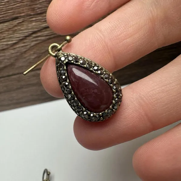 Lia Sophia Plum Red Teardrop Rhinestone Dangle Pierced Earrings Bronze Tone - Image 7