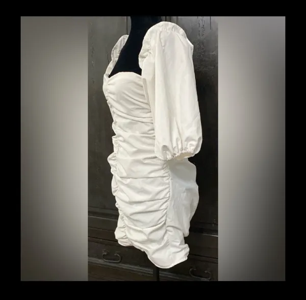 White dress with attached short Puffy sleeves - Size Medium - Image 4