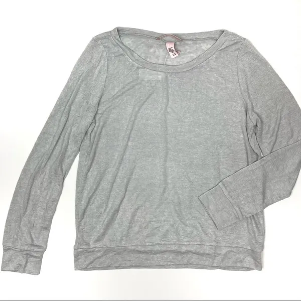 Victoria's Secret Winter Pajama Set Long Sleeve Gray Top Red Star Flannel Pants - Image 2