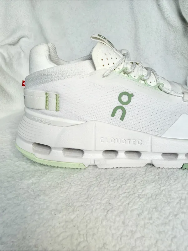 NEW ON Cloudnova, Women’s Size 6 White/White/green - Image 13