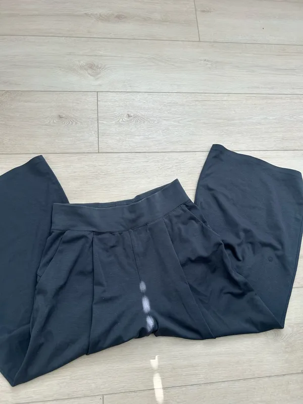 Lululemon pants - Image 2