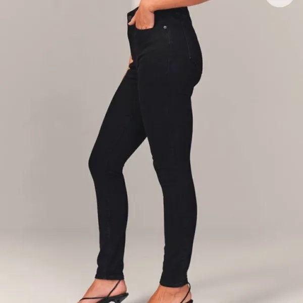 Abercrombie and Fitch the super skinny high rise black wash jeans 26 - Image 3
