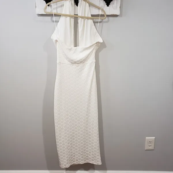 Elliatt White Textured Halter Maxi Dress Small Open Back Formal EUC - Image 2