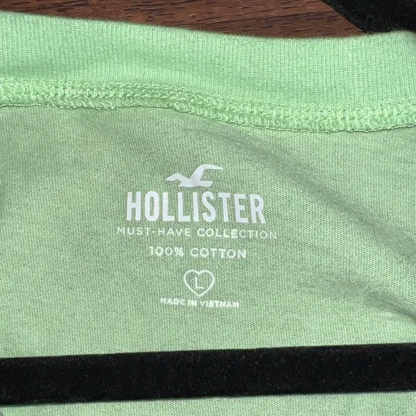 Hollister Women's Mint Green V-Neck Tee - Image 3