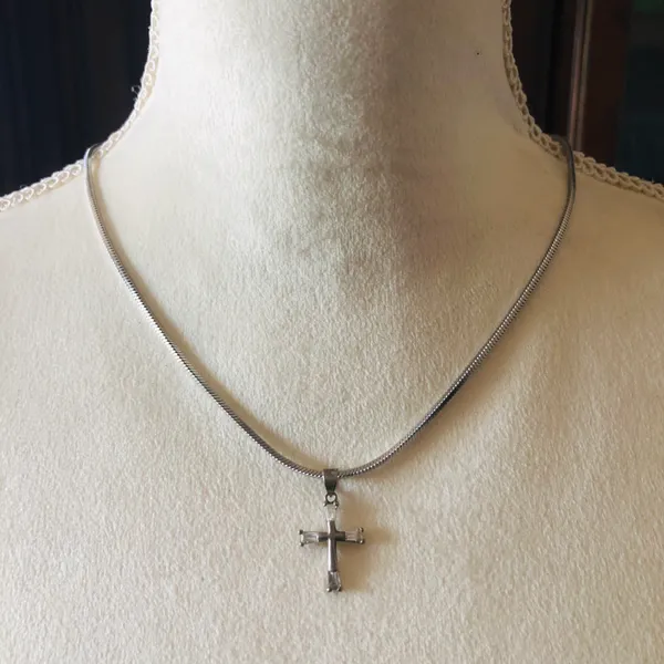 Vintage tapered baguette cubic zirconia 925 cross pendant on chain - Image 3