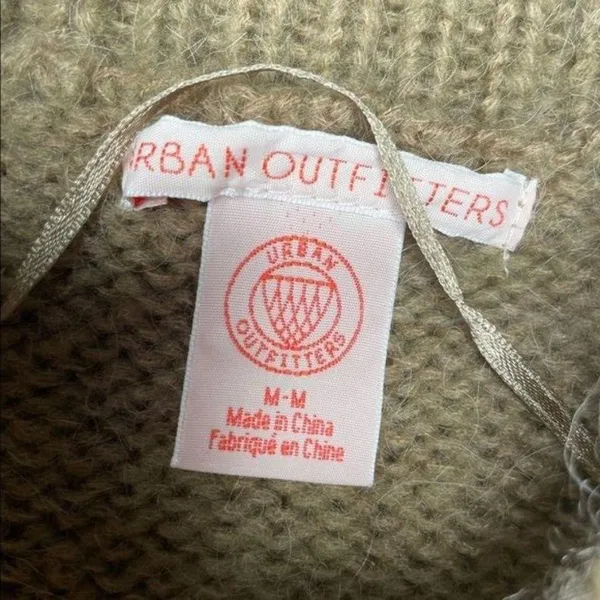 Urban outfitters striped long sleeve oversized knit sweater size medium - Image 4