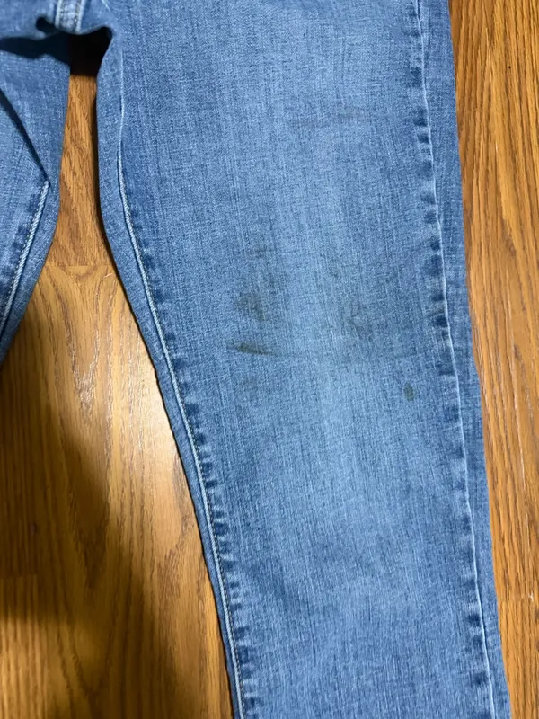 Levi’s Classic Straight Mid Rise Jeans Size 28. Inseam 30in. - Image 6