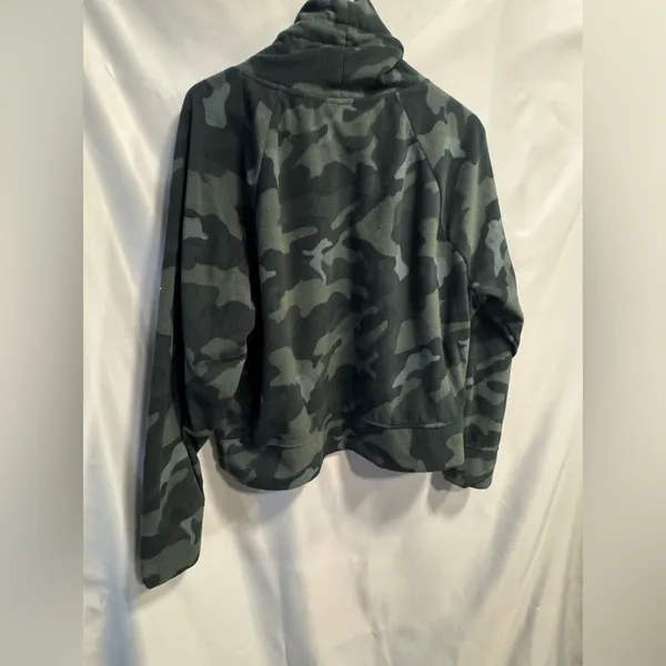 Old Navy Women’s Camo Funnel Neck Cropped Hoodie size XL - Image 8