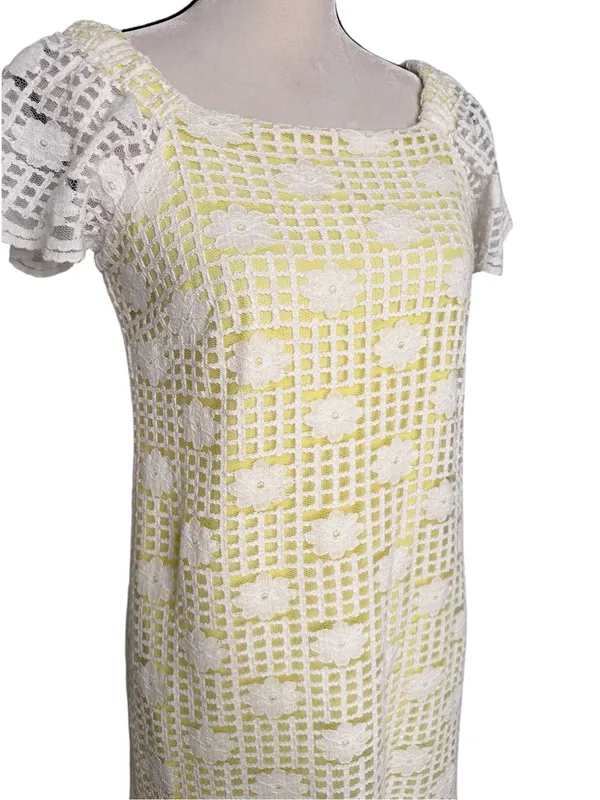 Emma & Michele White Crochet Yellow Underlay Flutter Sleeve Dress Size M - Image 5