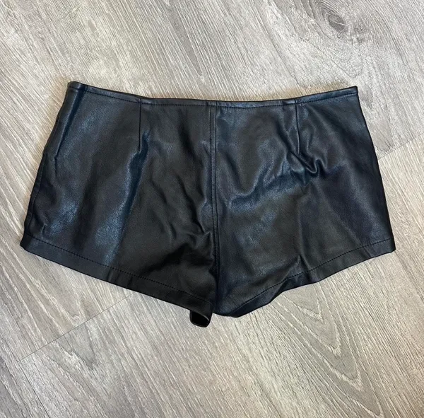 edikted mini shorts - Image 3
