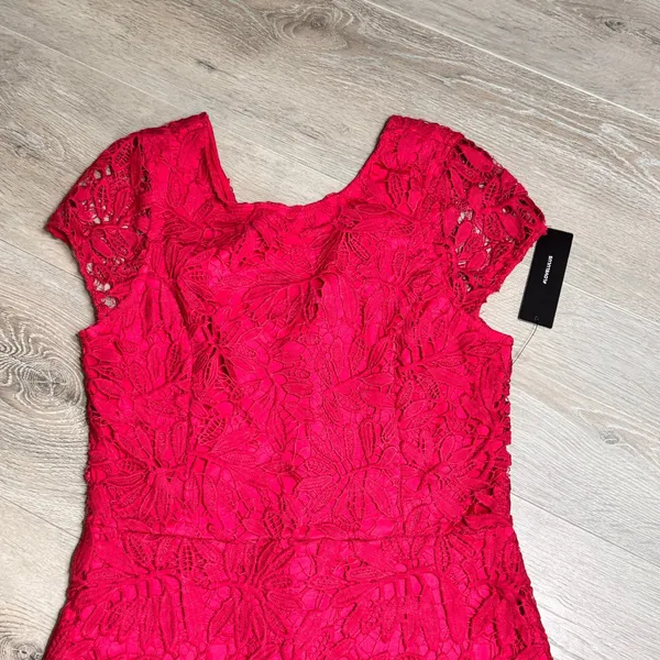 NWT Lulus Lace Sheath Dress Fuchsia Pink Short Sleeve‎ Knee Length Size Medium M - Image 3