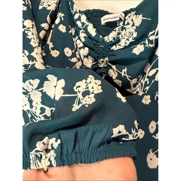Abercrombie Dark Green Cream Floral Cutout Long Sleeve Smock Back Crop Top L - Image 6
