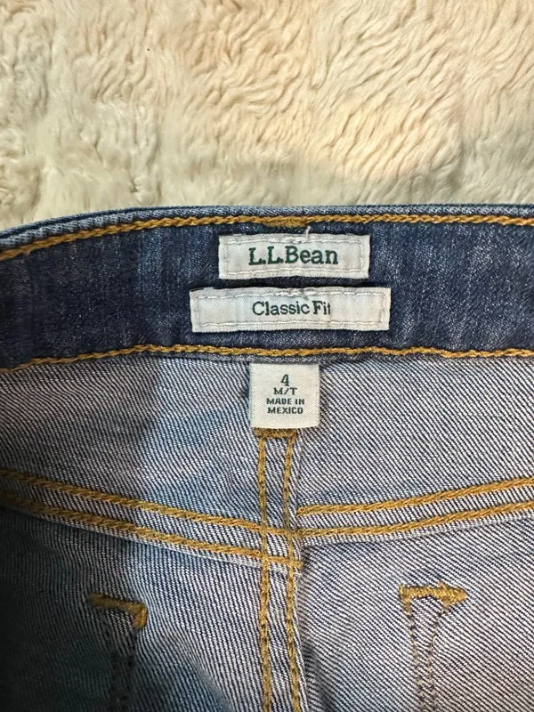 L.L. Bean Classic Fit medium-dark wash mid rise straight leg jeans 4 Med/Tall - Image 6