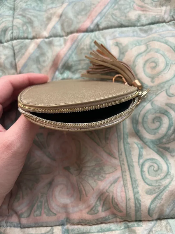 Gold initial A coin pouch - Image 3
