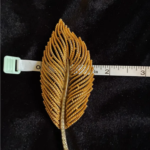 Vintage Modern Gold Tone Feather Brooch with White Rhinestone's - Image 5