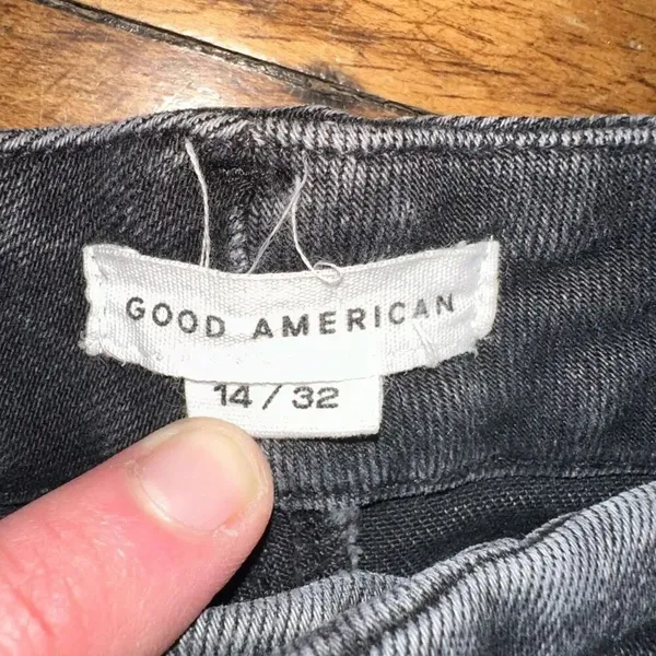 Good American distressed black157 luxe wedgie jeans - Image 4