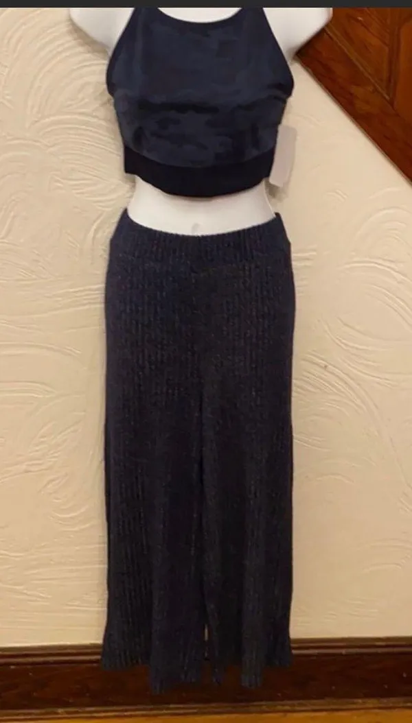 NWT  Ribbed Haci Cropped Athleisure Capri - Image 2