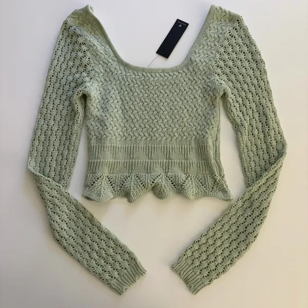 NWT! Lulus Sage Green Cropped Crochet Top - Image 4