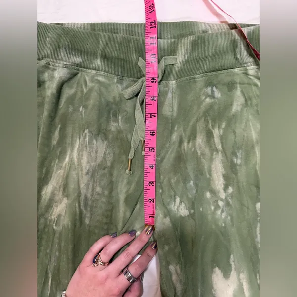 Young, Fabulous, & Broke Green and Cream Ombre Tie Dye Joggers Sweatpants Medium - Image 11