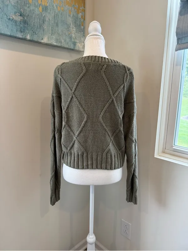 miami Olive Green V-Neck Cable Knit Cropped Sweater - Image 3