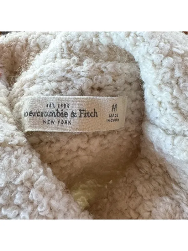 Abercrombie & Fitch Cream Turtleneck Sweater Size Medium - Image 3