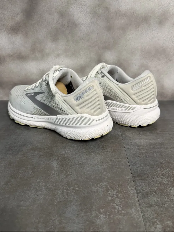 Brooks Adrenaline GTS 22 Women’s Oyster Grey/White Sneakers 1203531B134 Sz 7.5B - Image 9