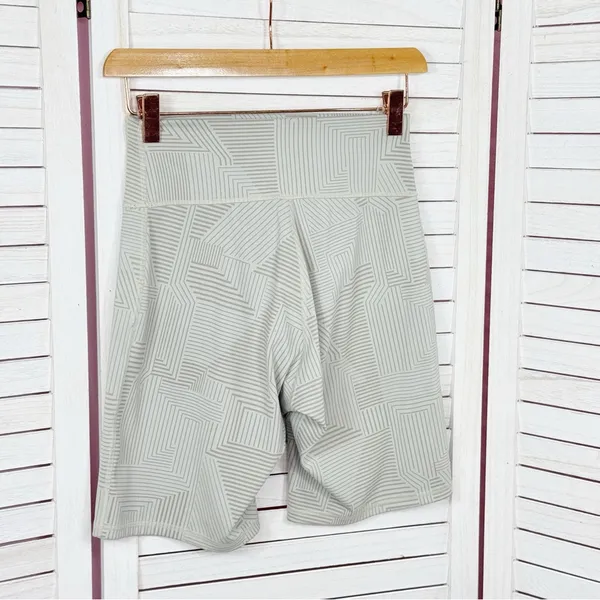 Gymshark Elevate Geometric Print Cycling Gym‎ Shorts Taupe Tan Medium - Image 2