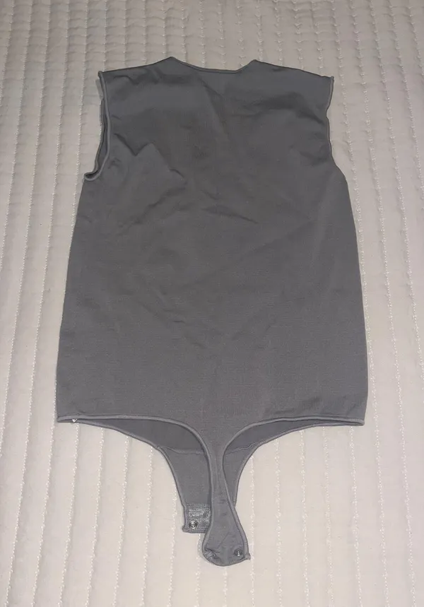 SKIMS Bodysuit - Image 4