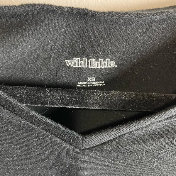 Wild Fable Little Black Shirt Women’s V-Neck Short Sleeve Crop Top T-Shirt Sz XS EUC - Image 2