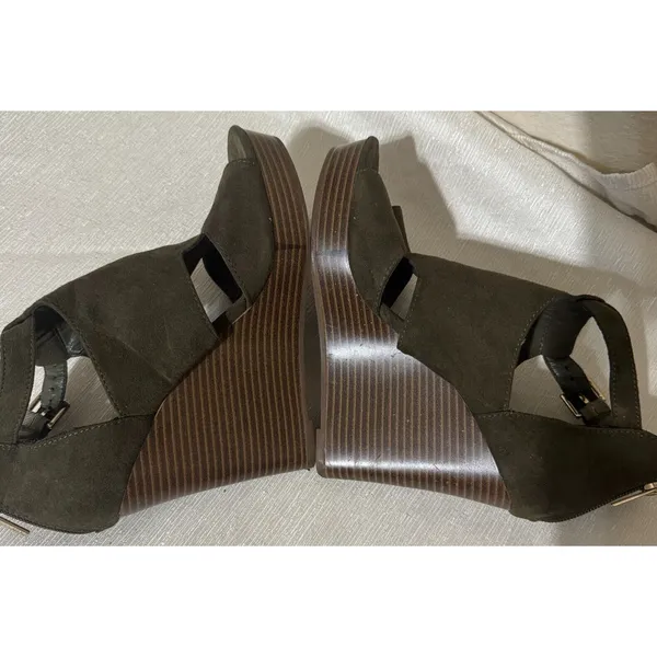 Parker And Sky Wedges‎ Womens Size 6 Olive Green Suede High Heels Peep toe - Image 5