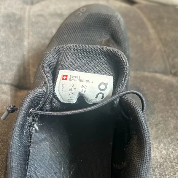 On Running woman’s Athletic Shoes Black Size 8 - Image 7
