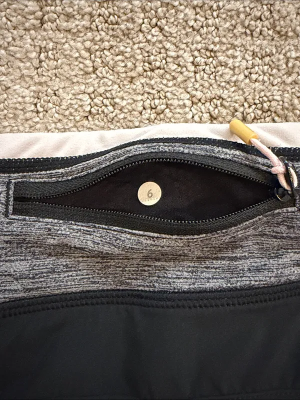 Lululemon Run: Speed Shorts Black with Heather Gray Waist Size 6 Workout - Image 4