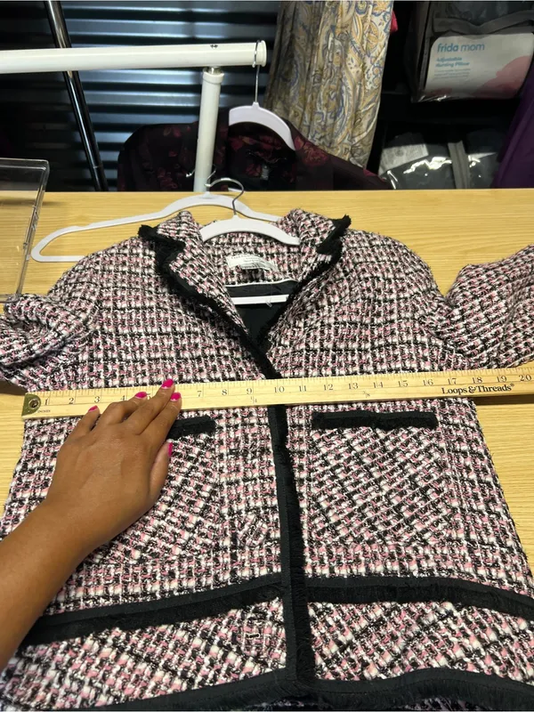 Helene Berman Pink and Black Bouclé Tweed Jacket - Image 13