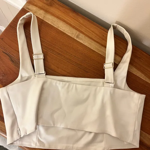 Abercrombie & Fitch White Crop Top - Image 4